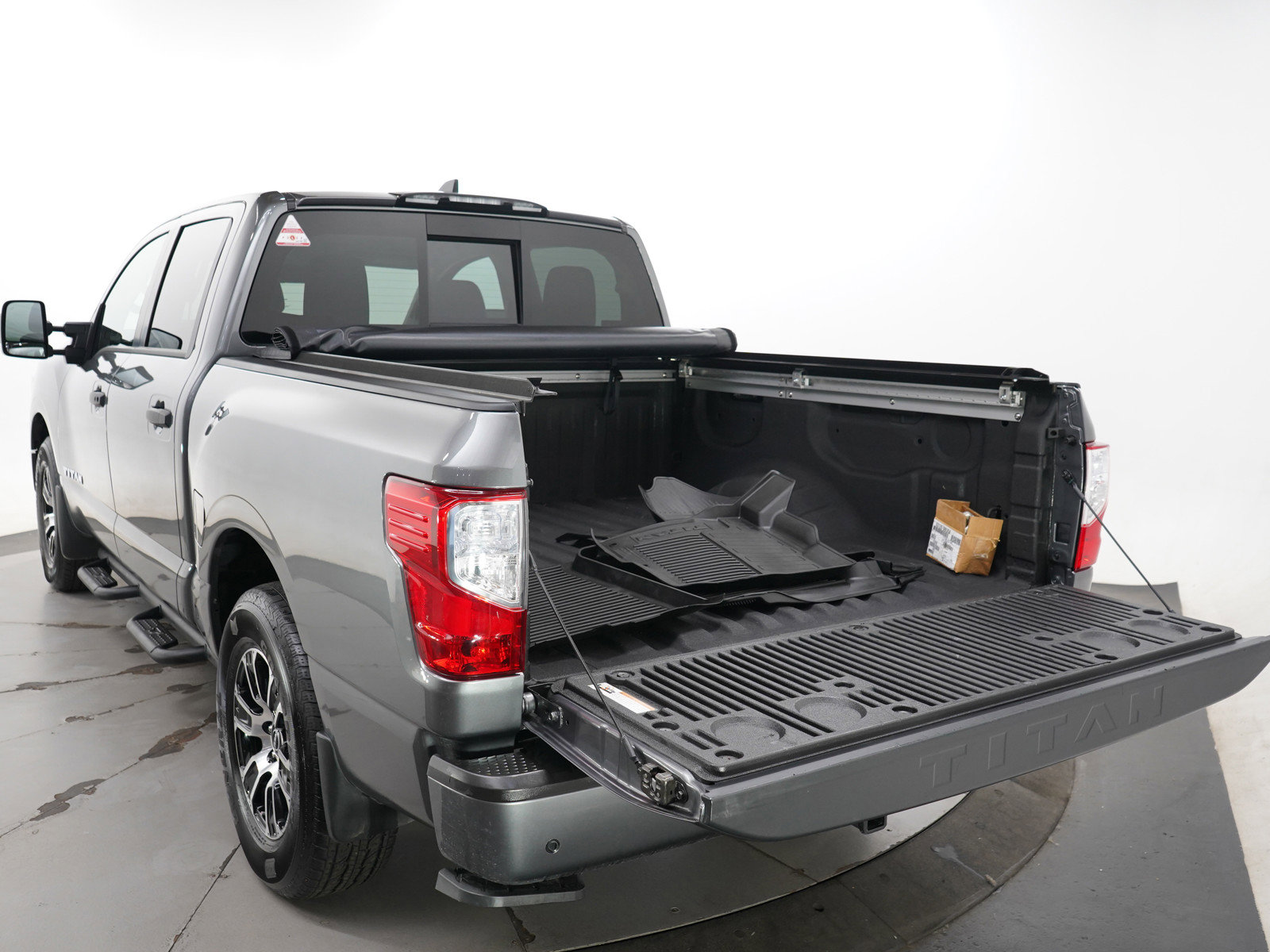 2024 Nissan Titan SV photo 9