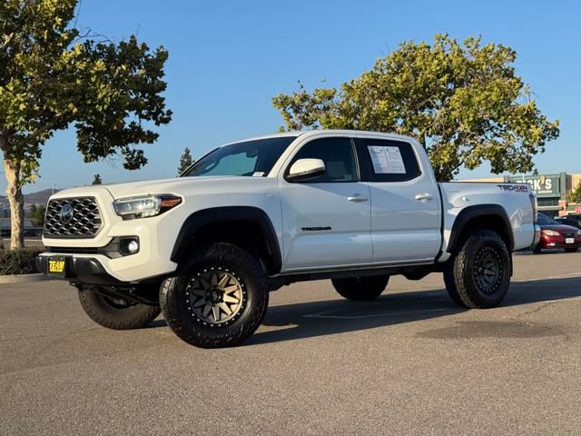 2023 Toyota Tacoma TRD Off-Road photo 2