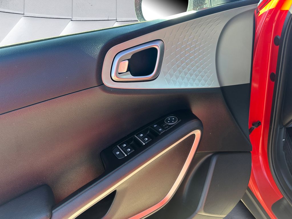 2022 Kia Soul LX photo 11