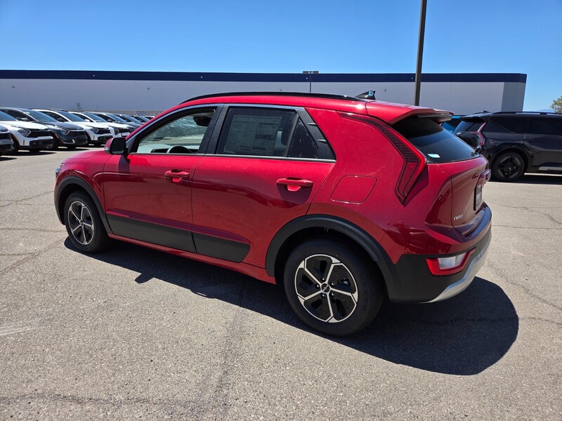 2025 Kia Niro EX photo 4