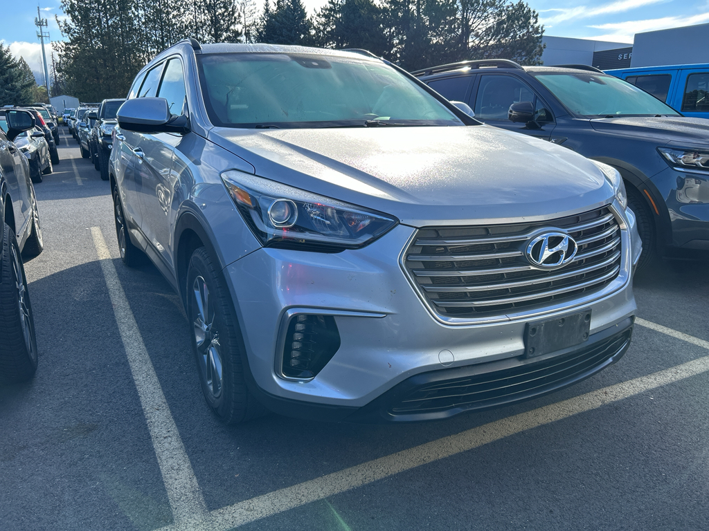 2017 Hyundai Santa Fe XL SE photo 2