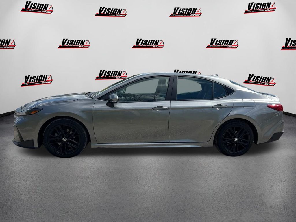 2025 Toyota Camry SE photo 8