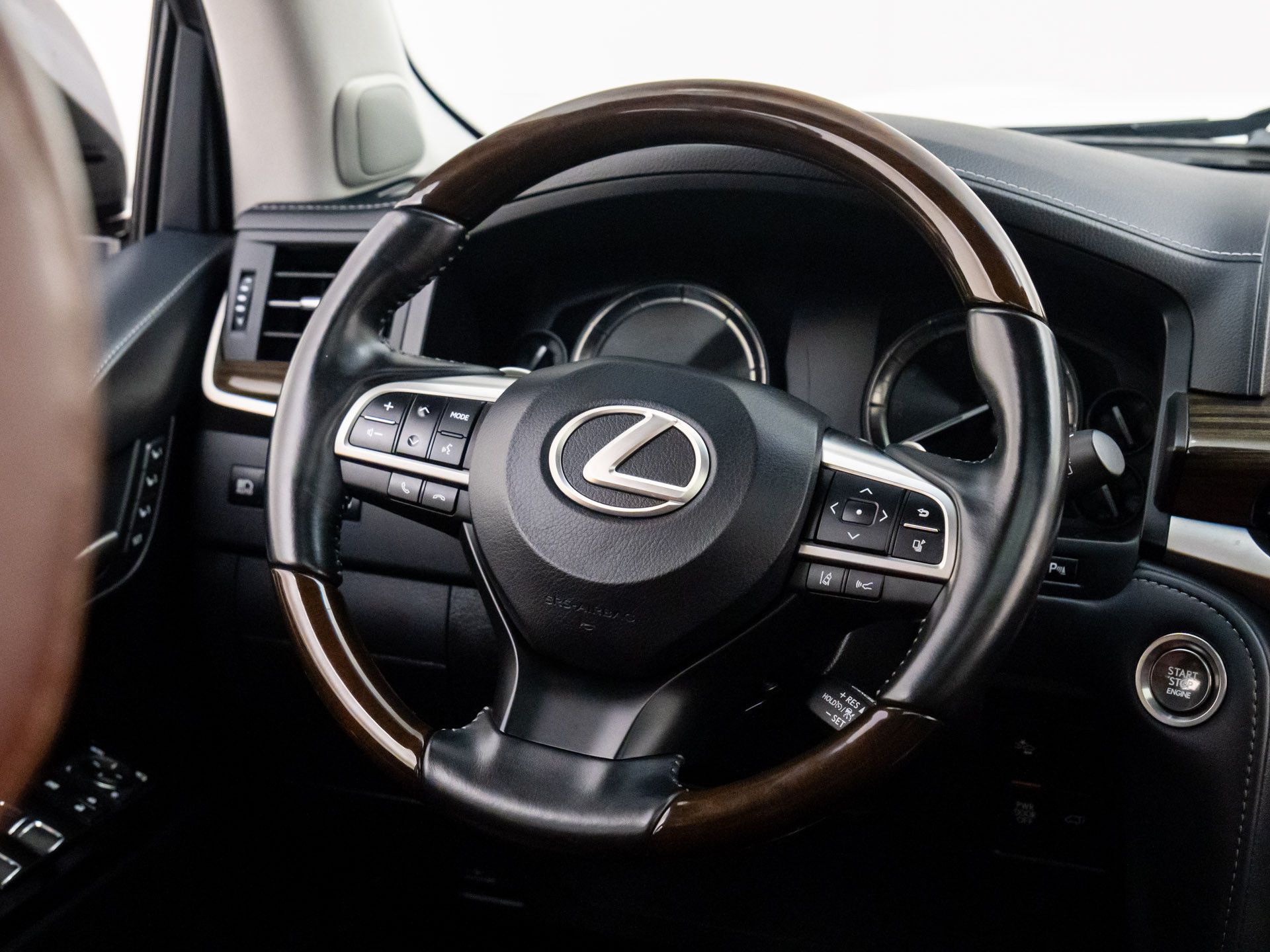 2019 Lexus LX 570 photo 10