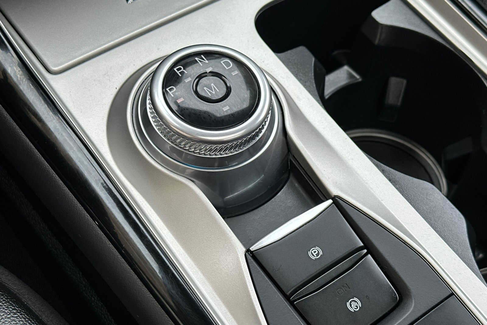 2023 Ford Explorer ST photo 24