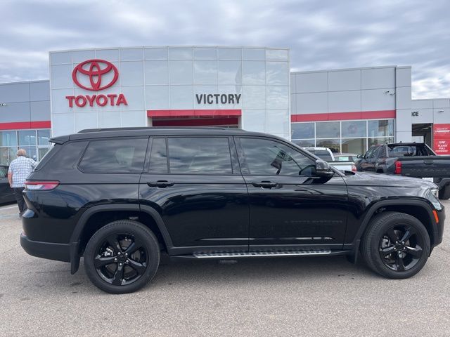 2022 Jeep Grand Cherokee Limited photo 3