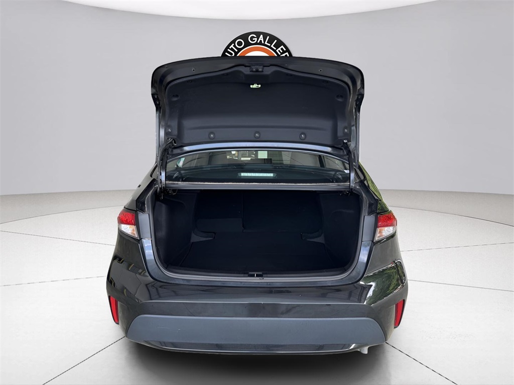 2022 Toyota Corolla LE photo 19