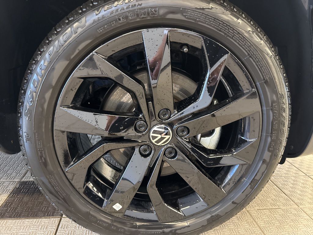 2024 Volkswagen Taos SE photo 4