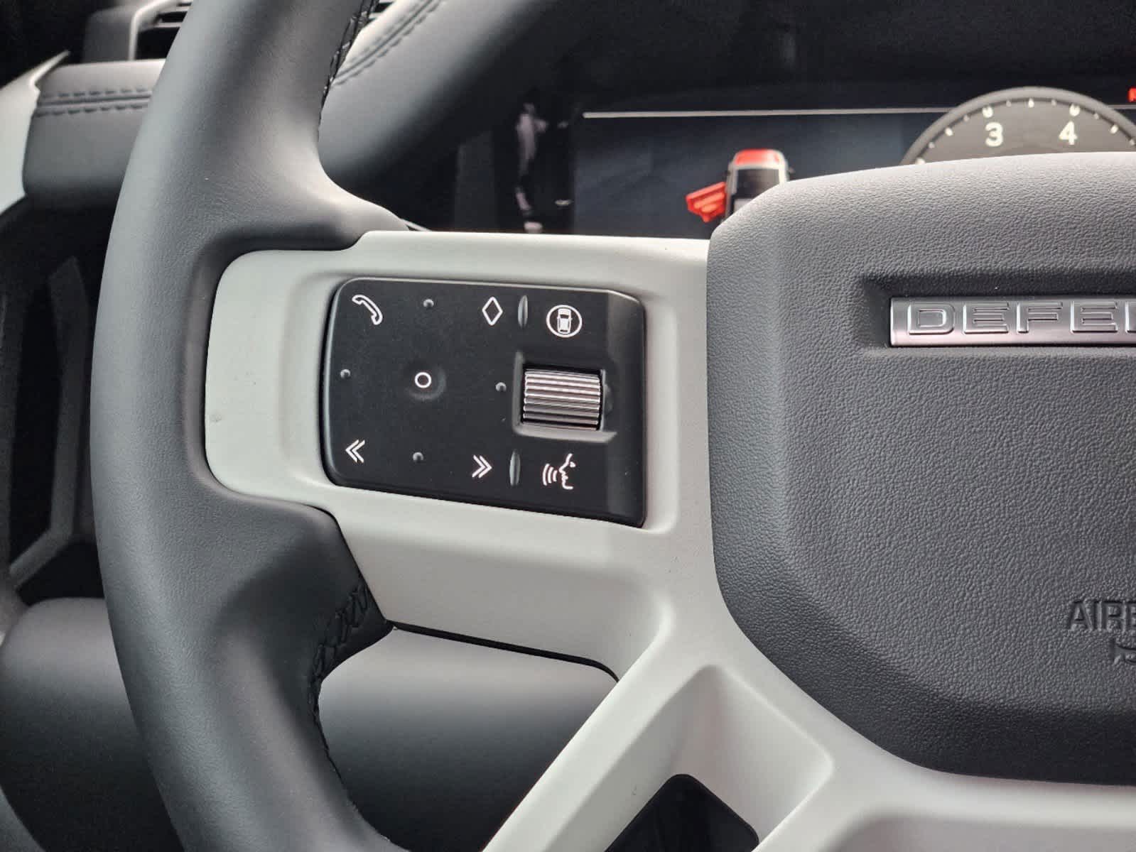 2025 Land Rover Defender 110 X-Dynamic SE photo 26