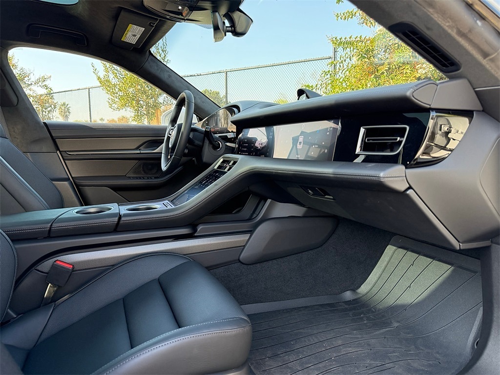2024 Porsche Taycan Turbo S photo 25