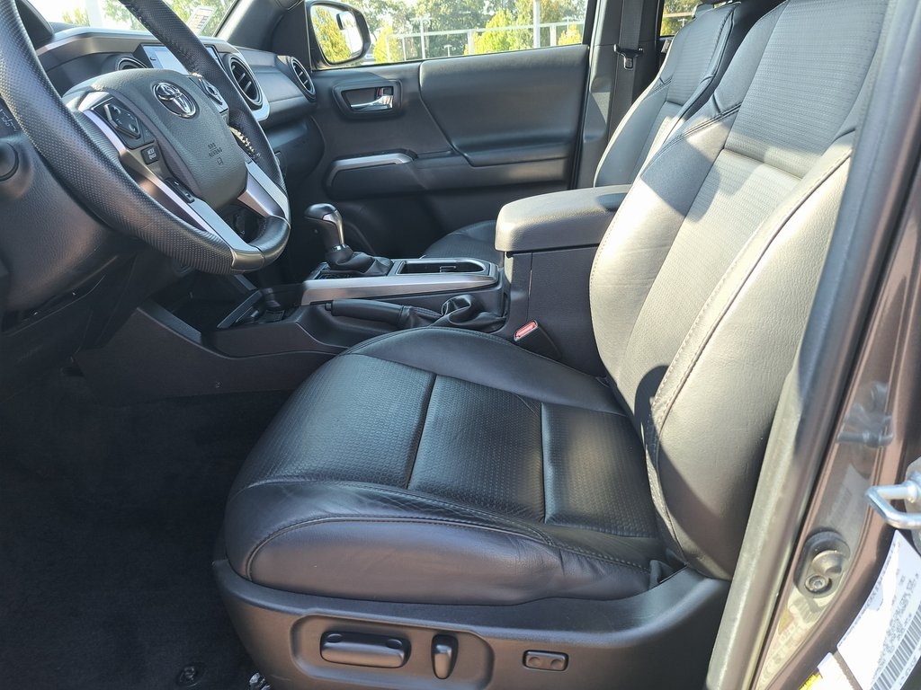 2023 Toyota Tacoma Limited photo 25