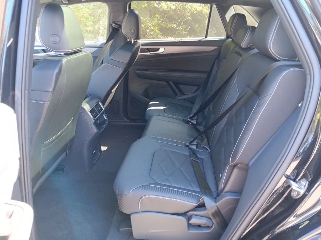 2025 Volkswagen Atlas Cross Sport SE Technology photo 23