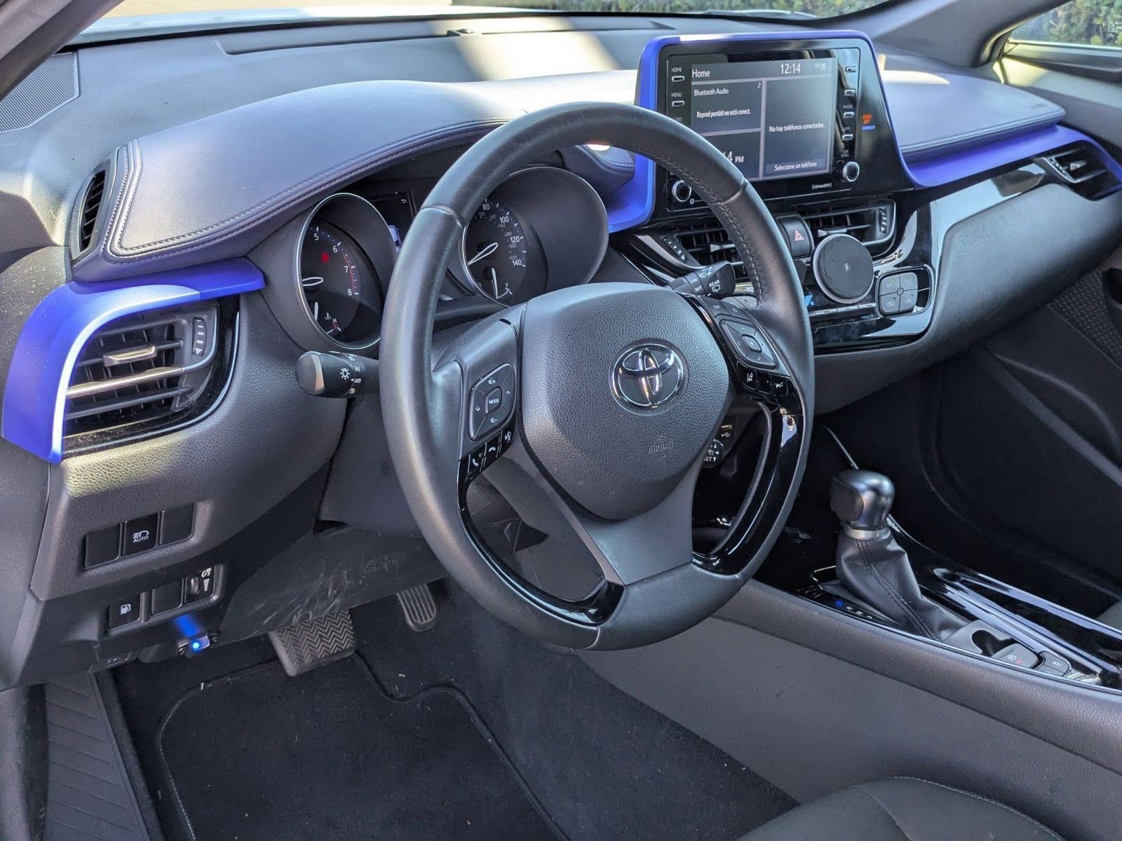 2020 Toyota C-HR LE photo 4