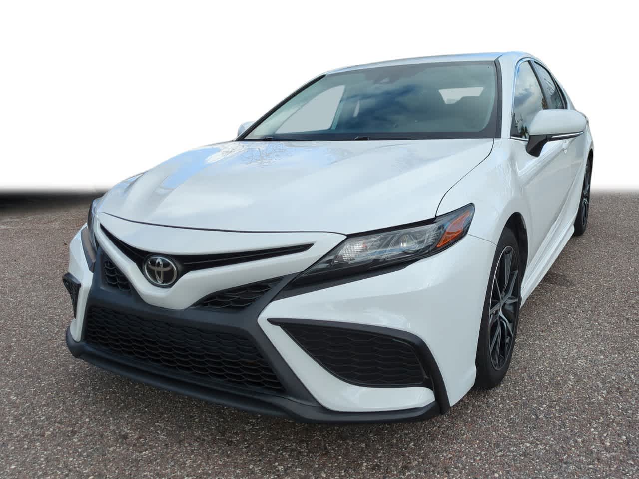 2022 Toyota Camry SE's photo