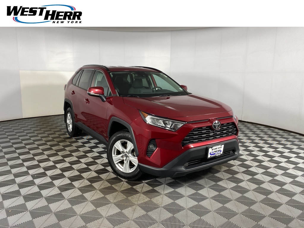 2020 Toyota RAV4 XLE's photo