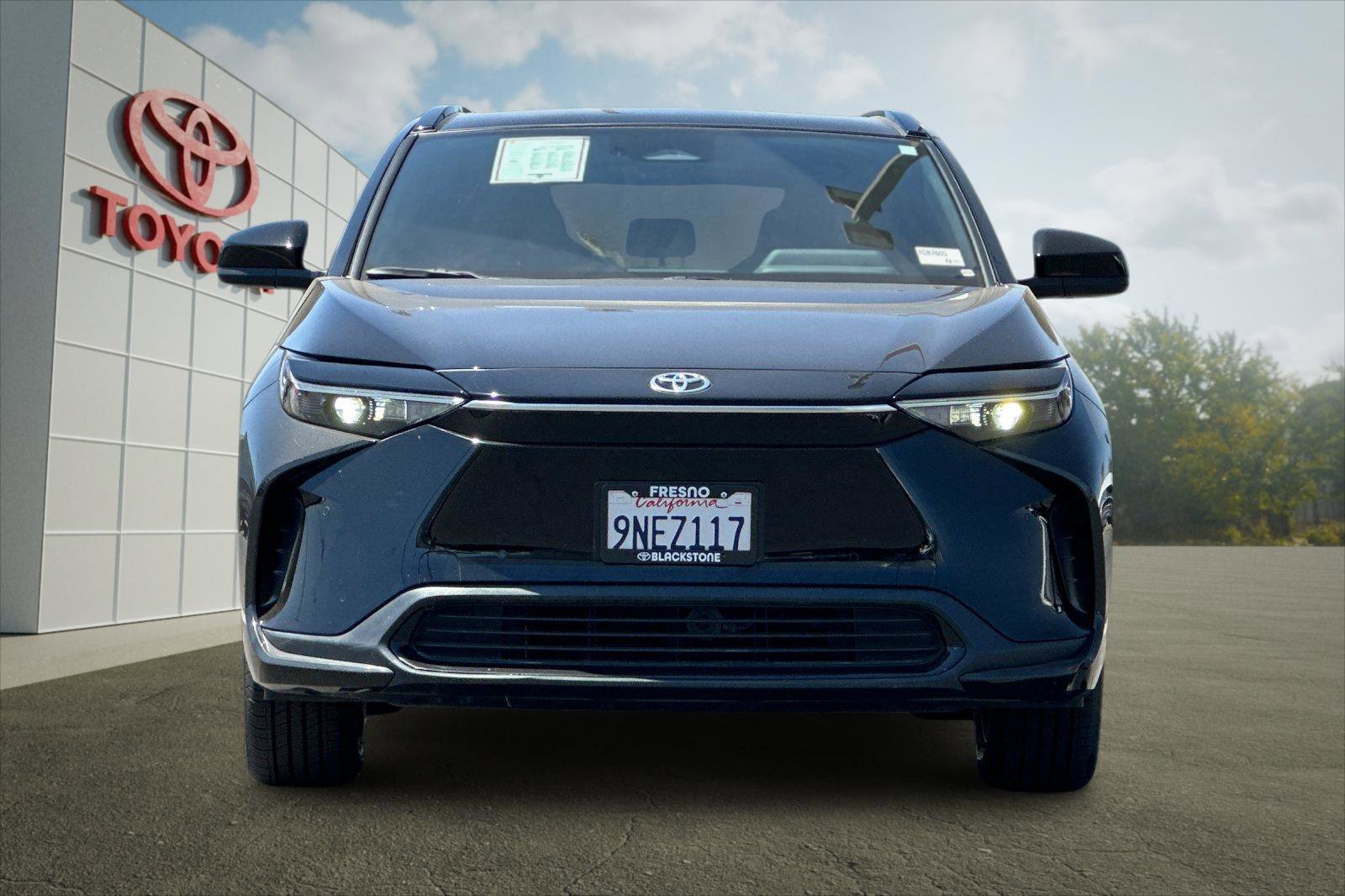 2024 Toyota bZ4X XLE photo 4