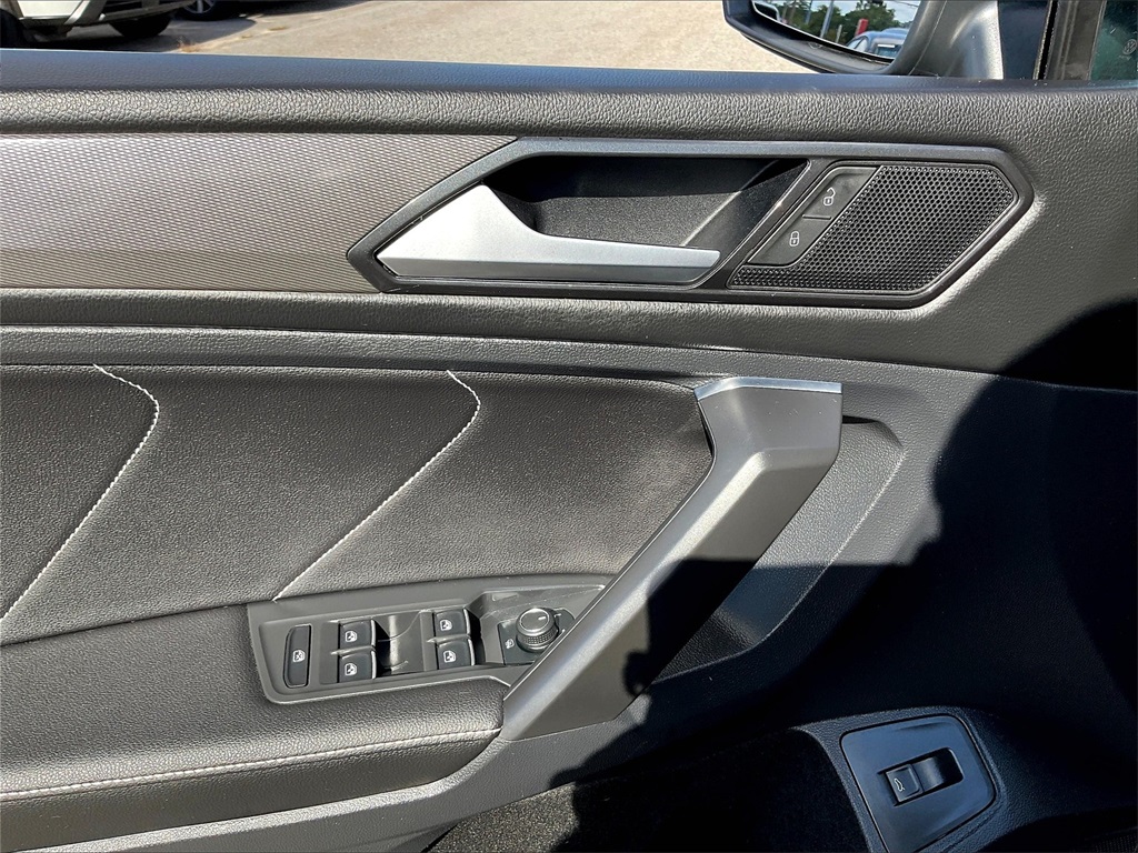 2022 Volkswagen Tiguan SE photo 36