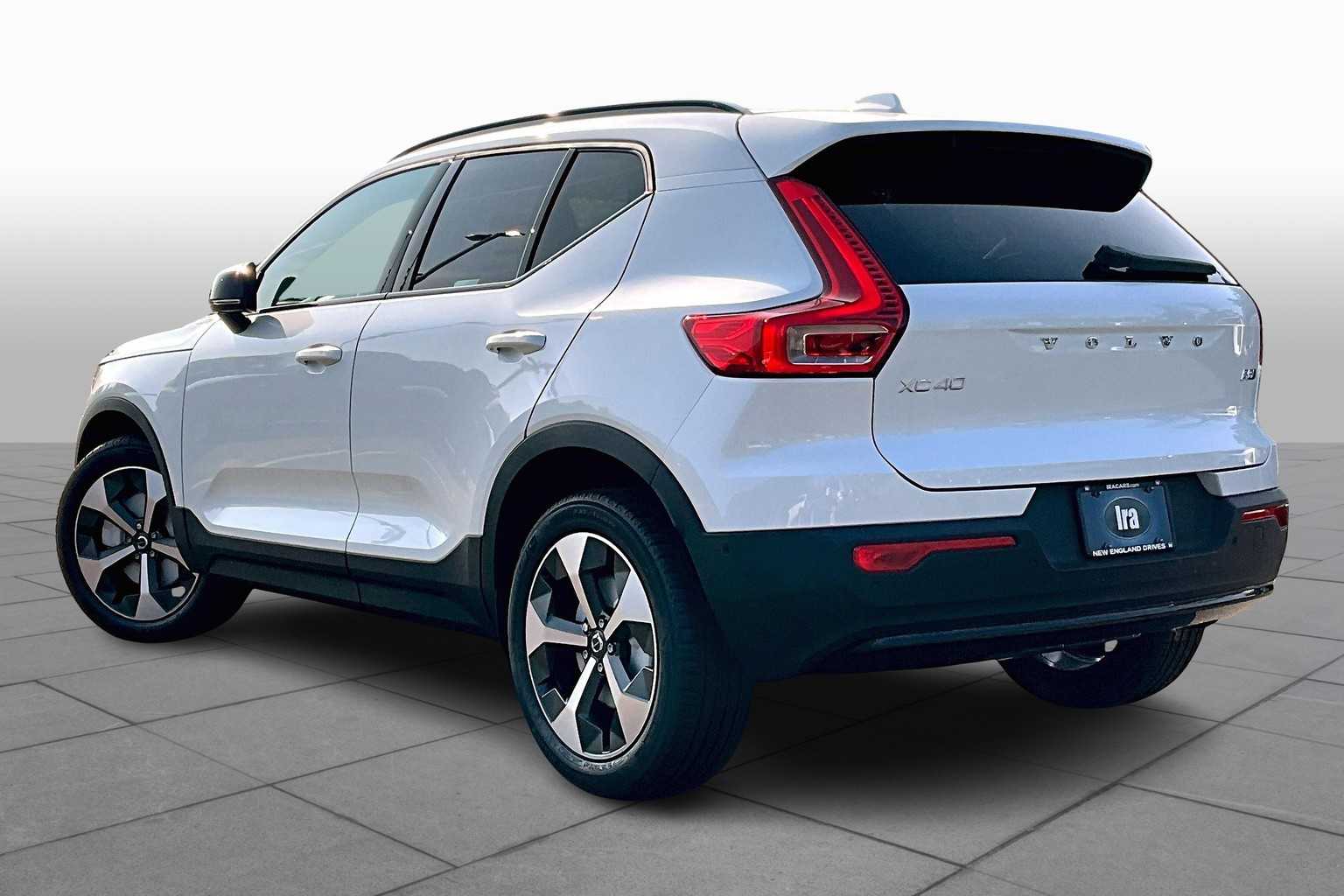 2026 Volvo XC40 Plus photo 3