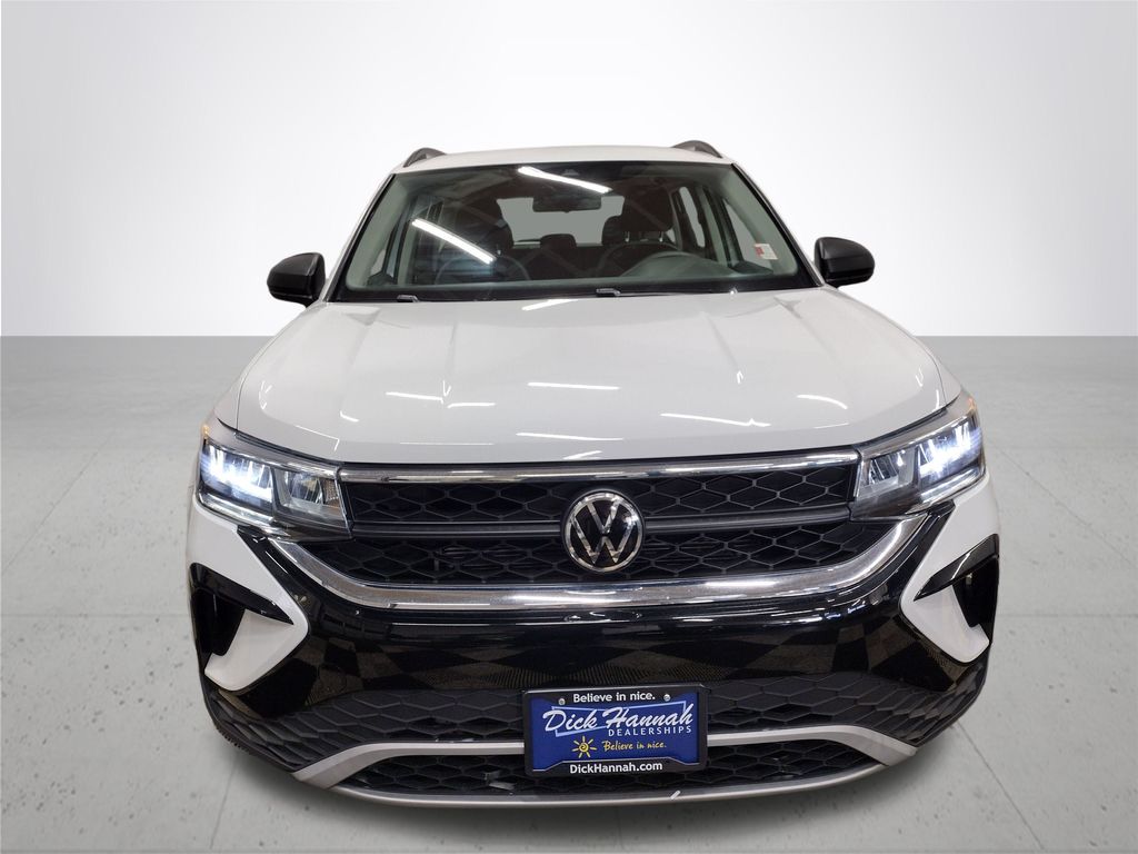 2022 Volkswagen Taos S photo 2
