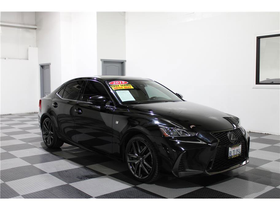 2019 Lexus IS 300 photo 2
