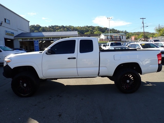 2016 Toyota Tacoma SR photo 2