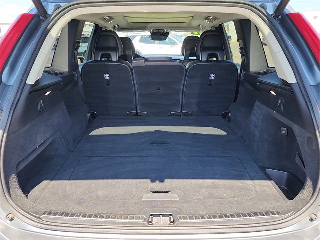 2017 Volvo XC90 T5 Momentum photo 3