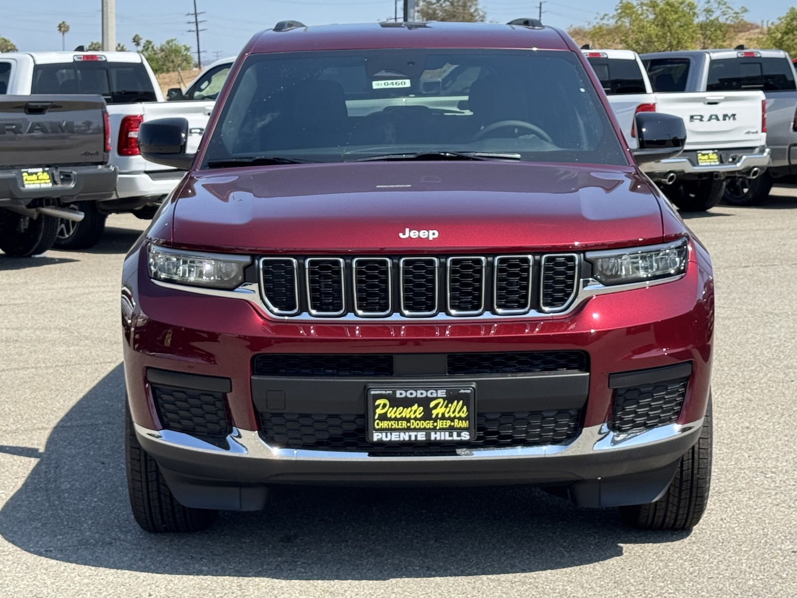2025 Jeep Grand Cherokee Laredo photo 2
