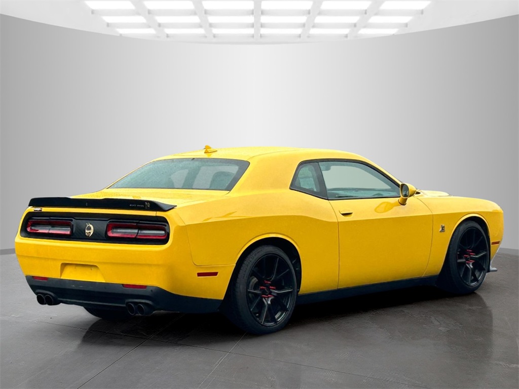 2017 Dodge Challenger R/T photo 5