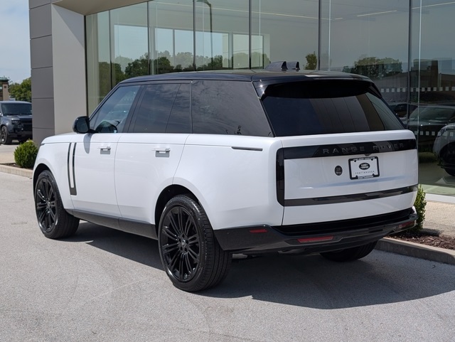 2025 Land Rover Range Rover SE photo 2
