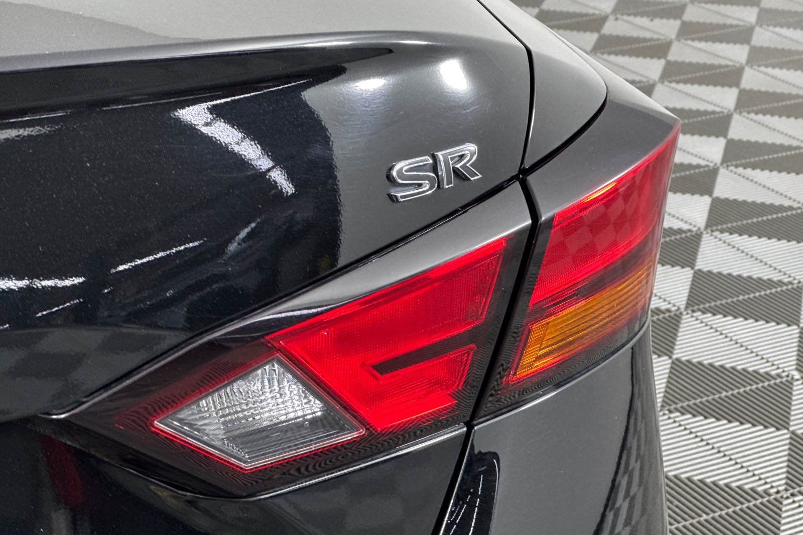 2019 Nissan Altima 2.5 SR photo 25