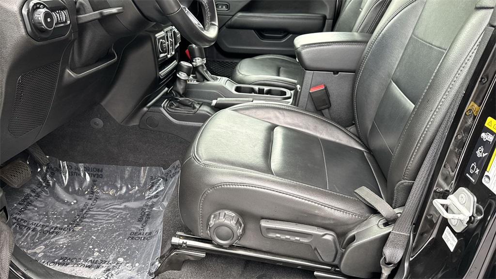 2021 Jeep Wrangler Unlimited Sahara Altitude photo 32
