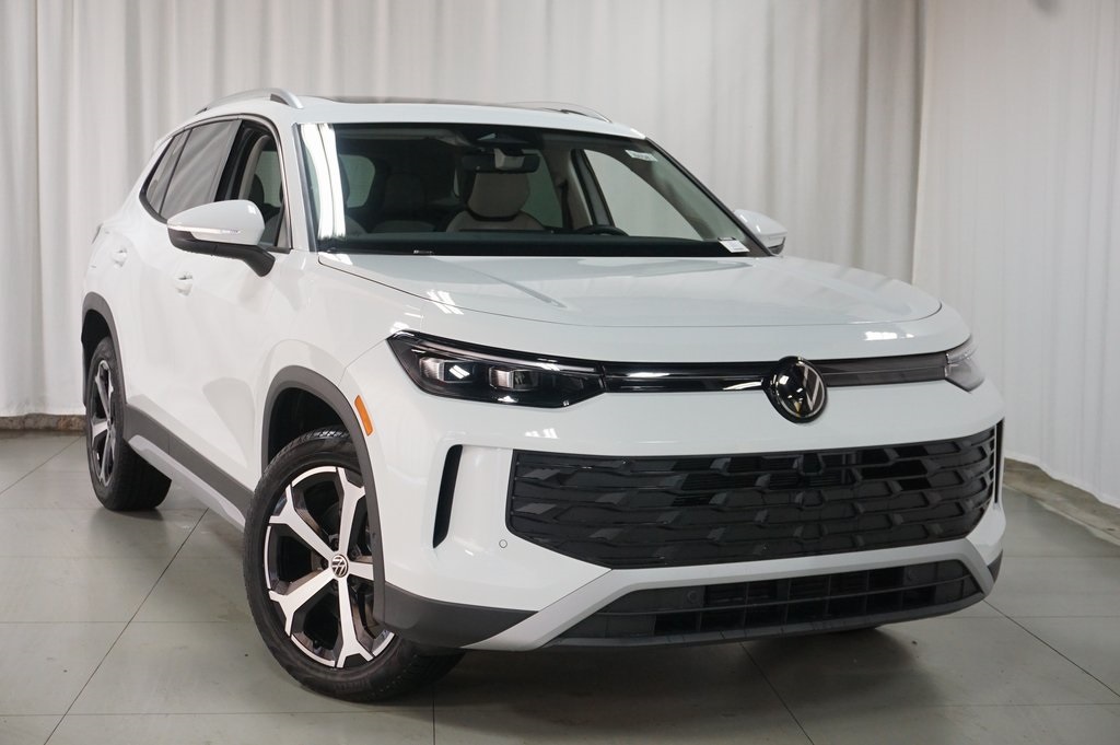 2025 Volkswagen Tiguan SE photo 2