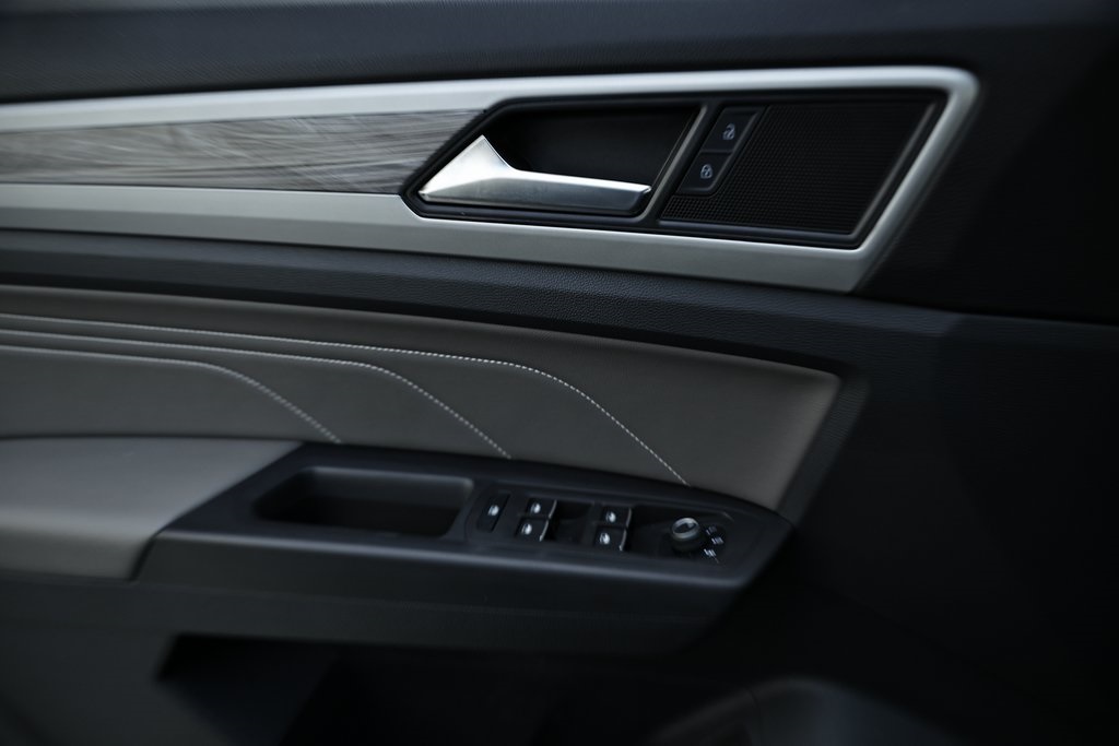 2022 Volkswagen Atlas Cross Sport V6 SE Technology photo 12