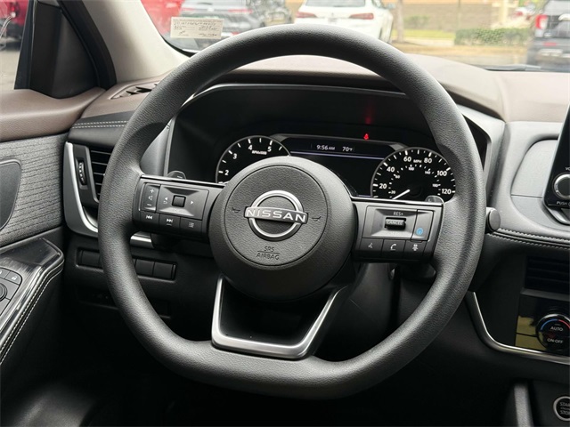2023 Nissan Rogue SV photo 17