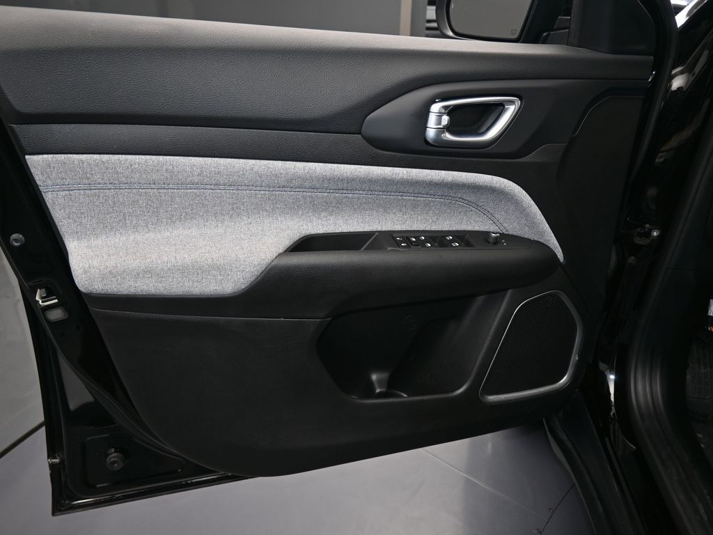 2024 Jeep Compass Latitude photo 4
