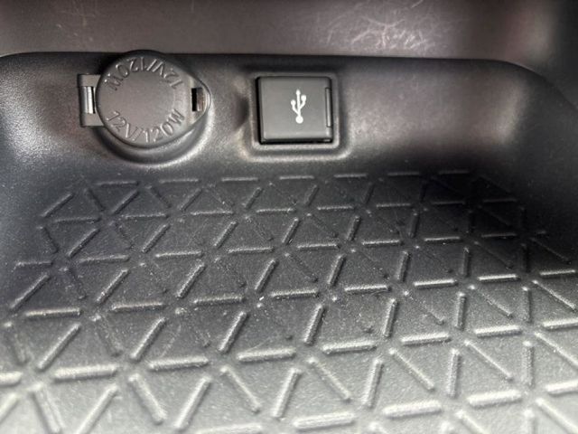 2022 Toyota RAV4 Hybrid XLE photo 14
