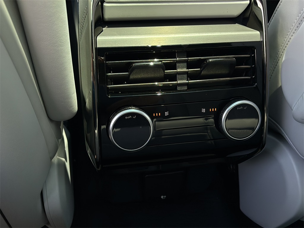 2025 Land Rover Range Rover Sport SE photo 18