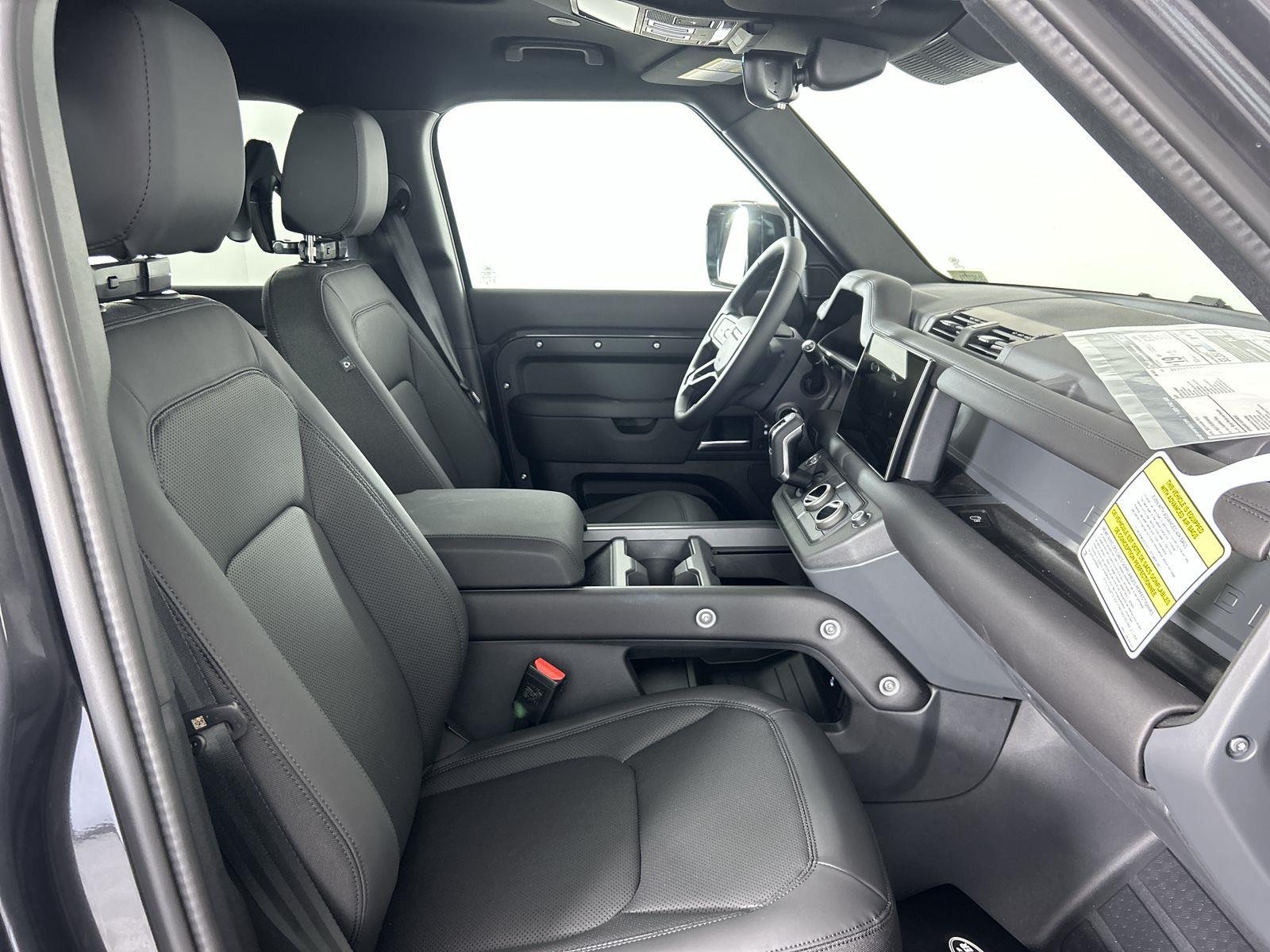 2025 Land Rover Defender 110 S photo 31