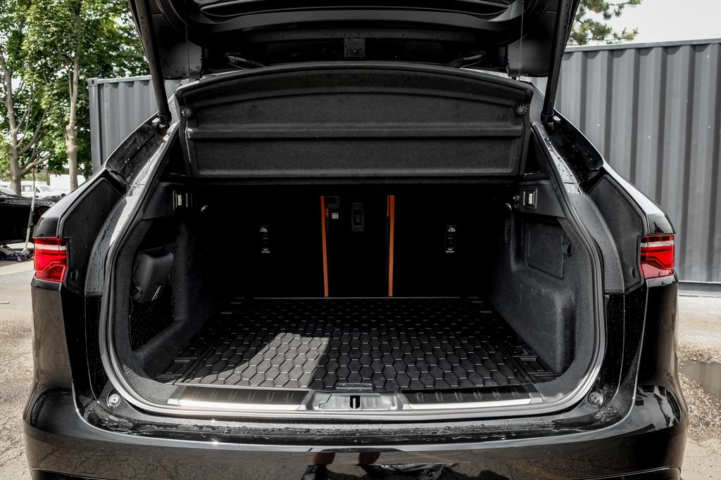 2026 Jaguar F-PACE P250 R-Dynamic S photo 6