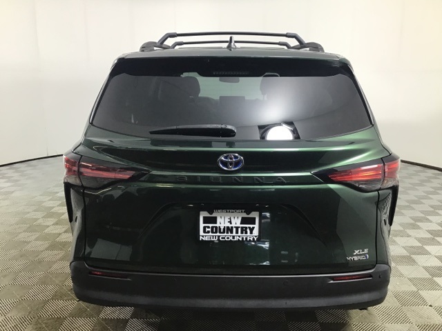 2021 Toyota Sienna XLE photo 3