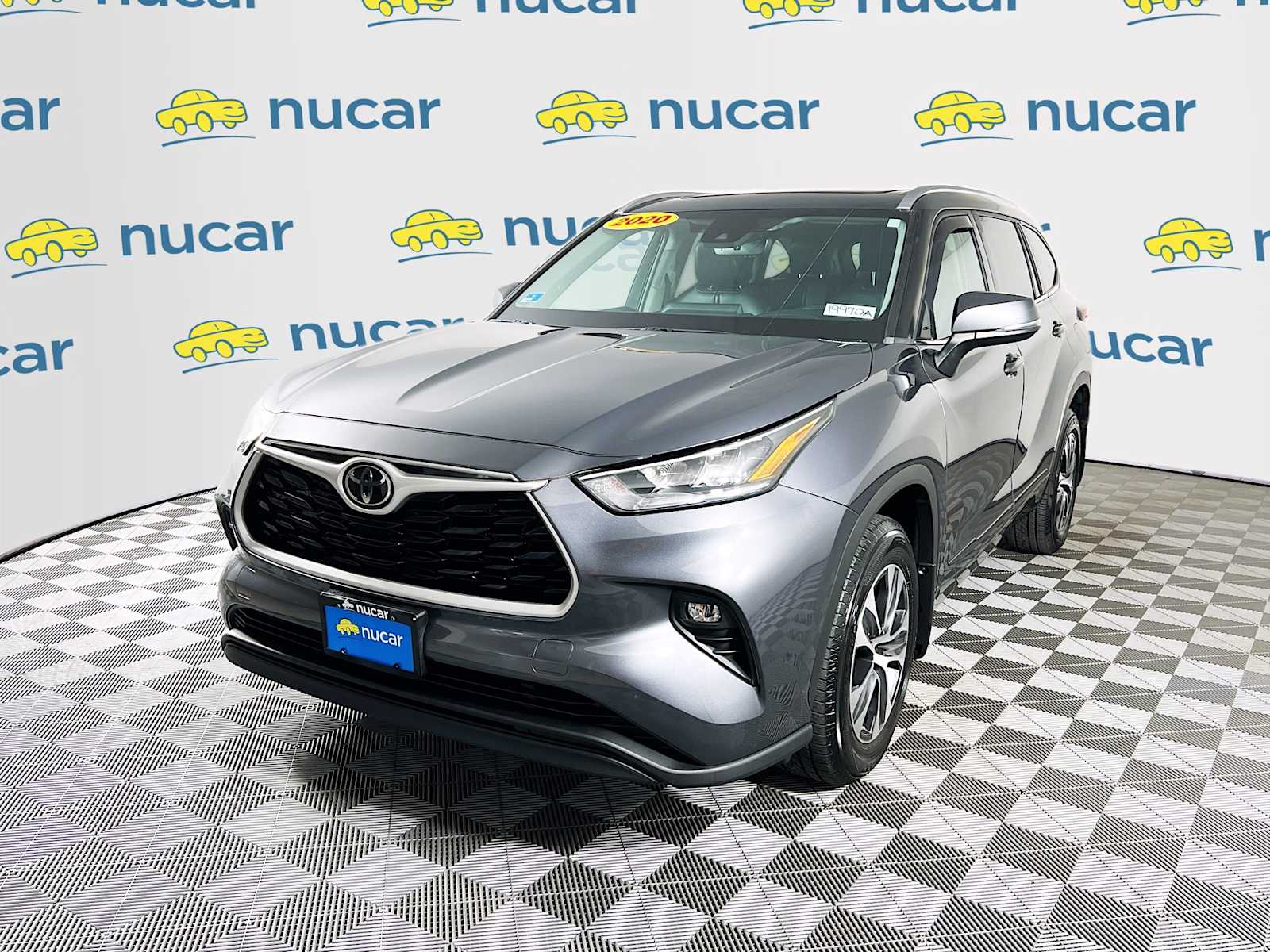 2020 Toyota Highlander XLE photo 3
