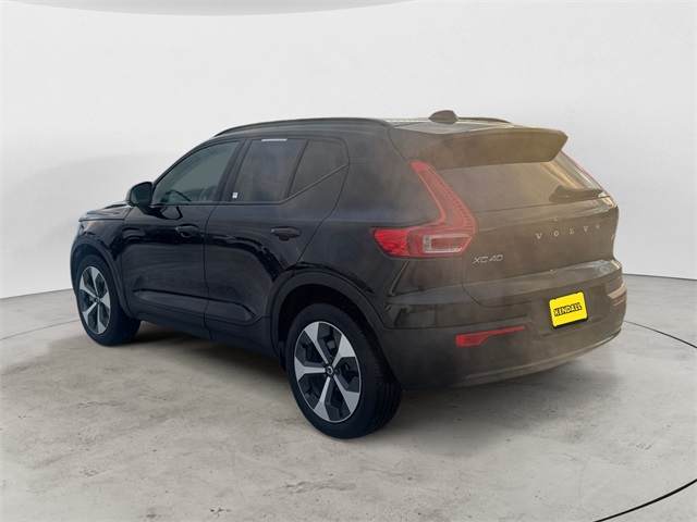 2023 Volvo XC40 Plus photo 2