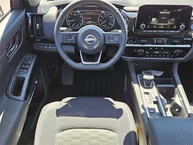 2025 Nissan Pathfinder SV photo 6