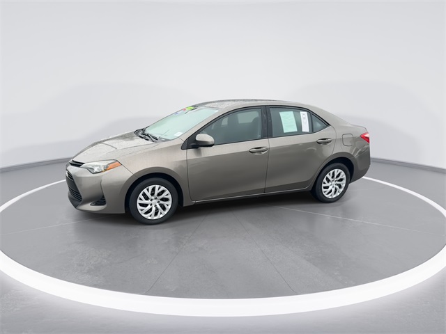 2018 Toyota Corolla LE photo 3
