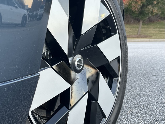 2024 Volvo XC60 Recharge Hybrid T8 Plus photo 3