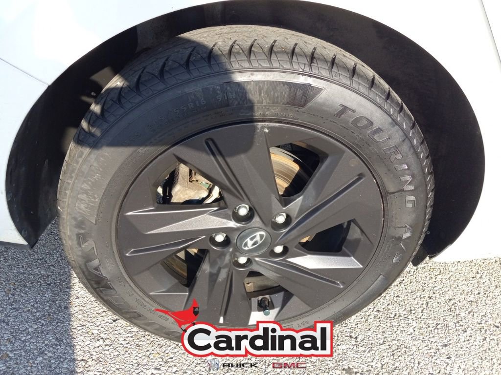 2022 Hyundai Elantra SEL Convenience photo 4