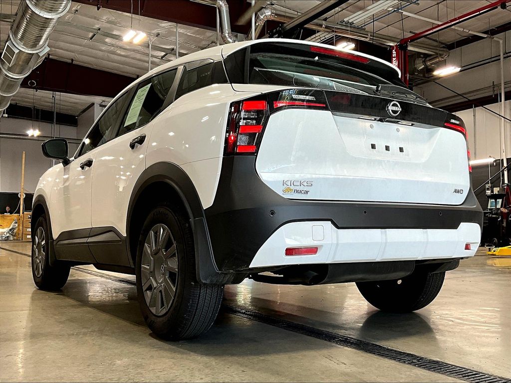 2025 Nissan Kicks S photo 6