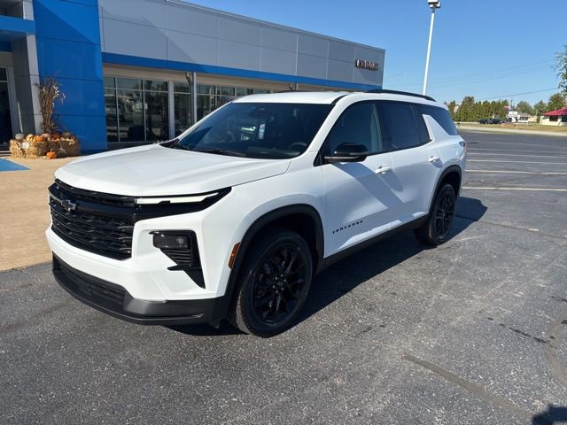 2026 Chevrolet Traverse photo 2