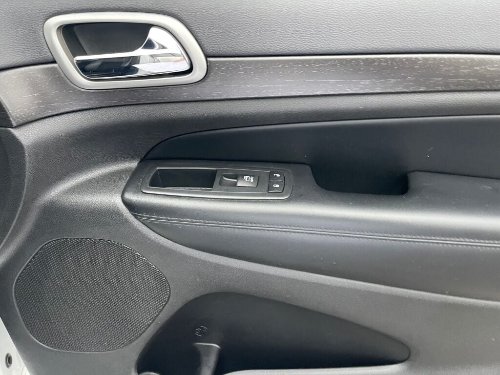 2017 Jeep Grand Cherokee Altitude photo 21