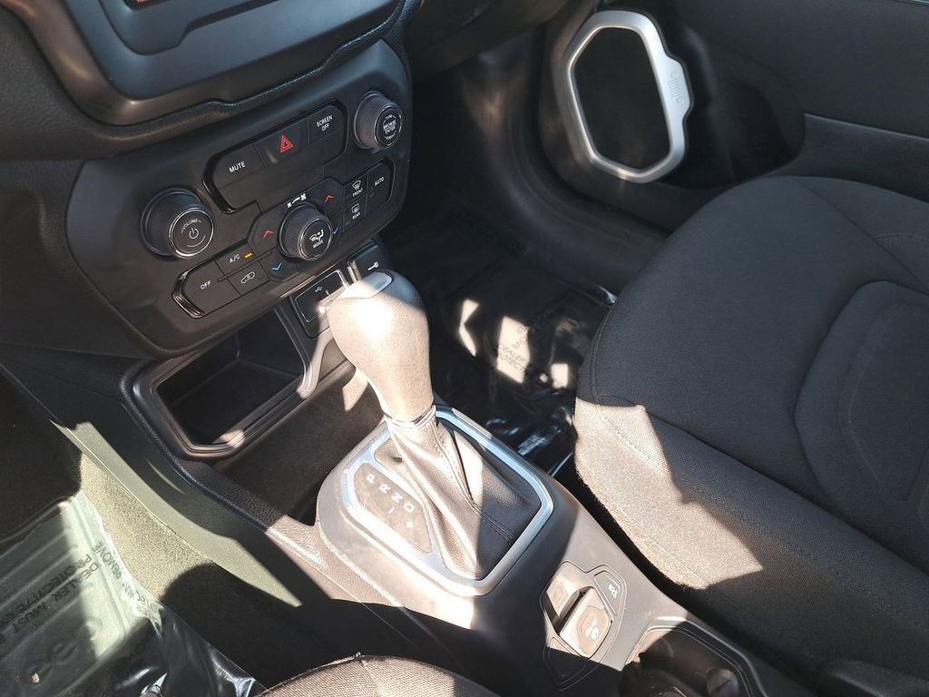 2018 Jeep Renegade Latitude North Edition photo 19