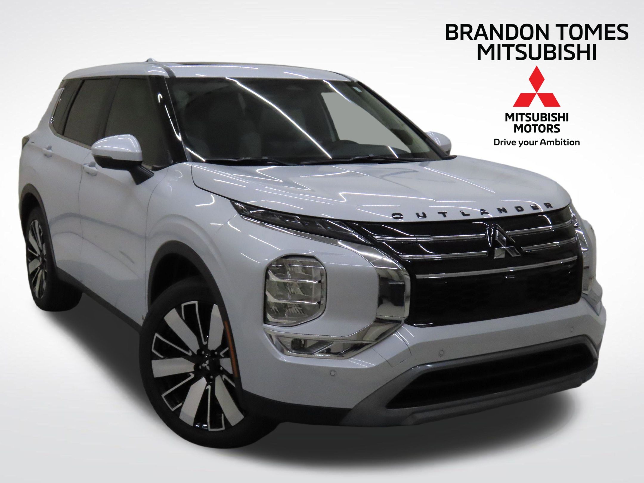 2025 Mitsubishi Outlander SE's photo